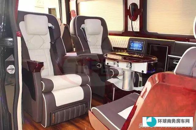 2018款奔驰斯宾特顶级商务房车，带头等舱座椅及升降液晶电视！